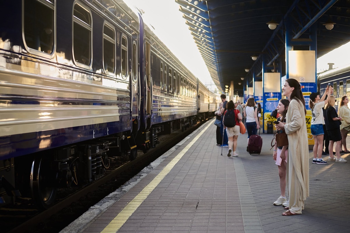 Потяги Укрзалізниці затримуються на понад 15 годин: список рейсів